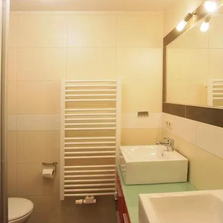 Erdhutte / Partyhutte / Barwurz Reslhutte / Chalets * Kollnburg
